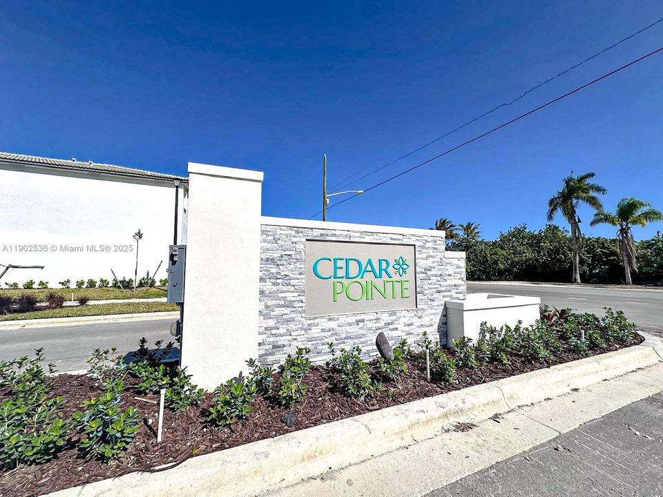 Active With Contract: $2,400 (3 beds, 3 baths, 1328 Square Feet)