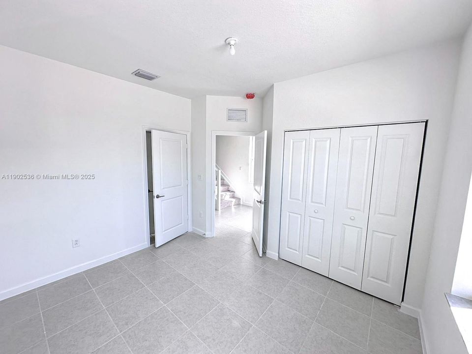 Active With Contract: $2,400 (3 beds, 3 baths, 1328 Square Feet)
