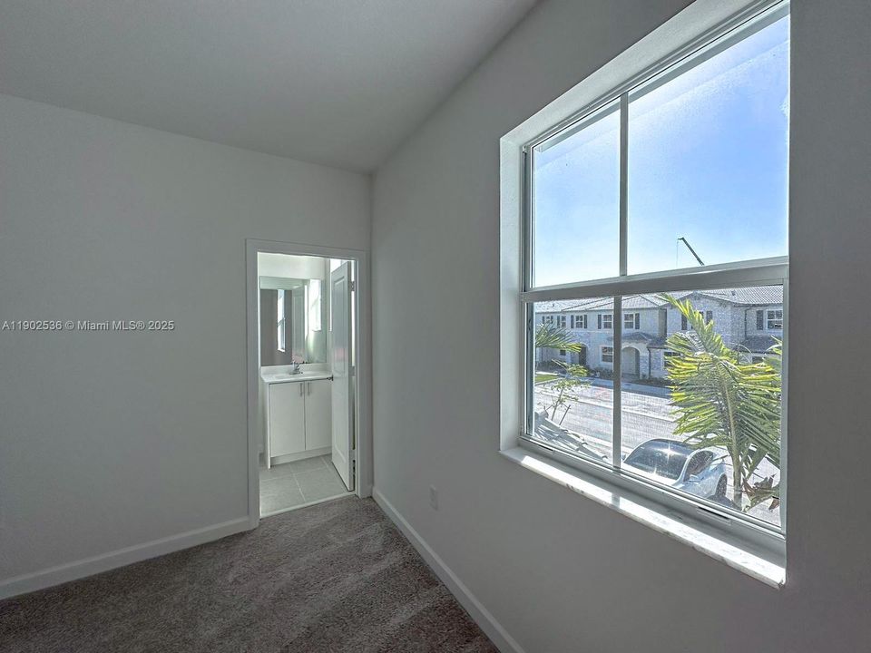 Active With Contract: $2,400 (3 beds, 3 baths, 1328 Square Feet)