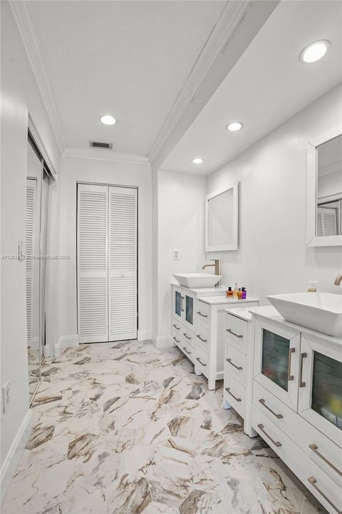 合同活跃: $799,000 (4 贝兹, 2 浴室, 2612 平方英尺)