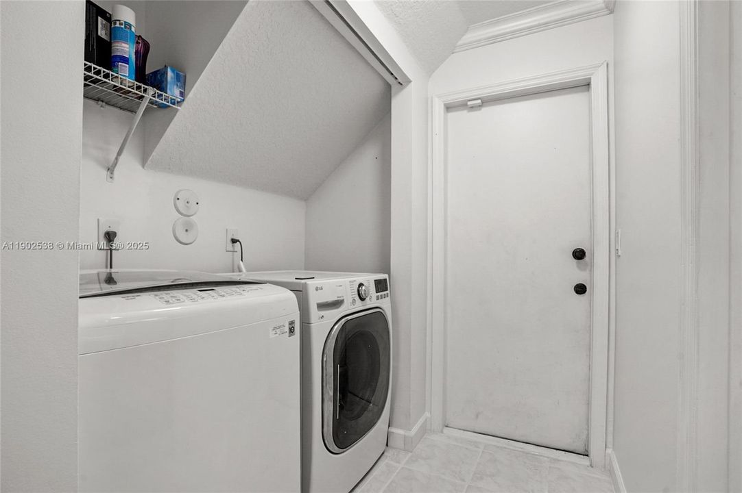 合同活跃: $799,000 (4 贝兹, 2 浴室, 2612 平方英尺)