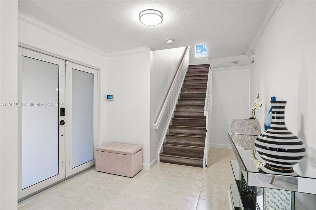 合同活跃: $799,000 (4 贝兹, 2 浴室, 2612 平方英尺)