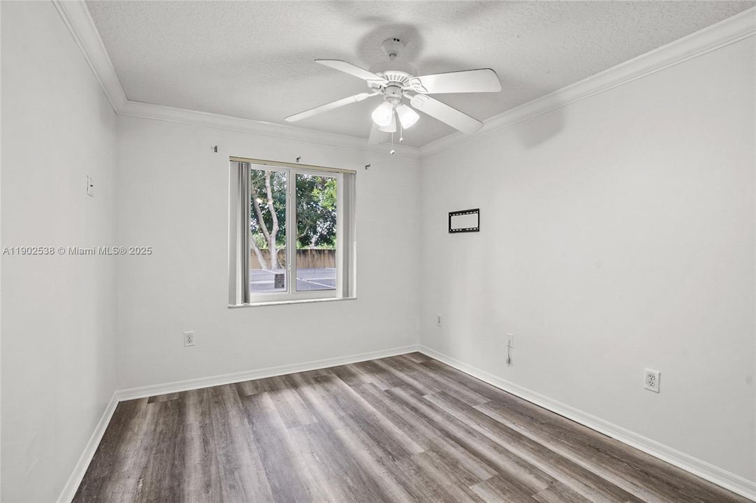 合同活跃: $799,000 (4 贝兹, 2 浴室, 2612 平方英尺)