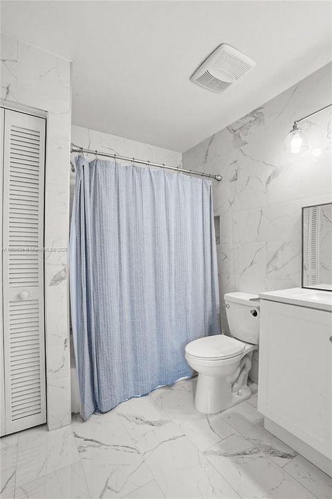 合同活跃: $799,000 (4 贝兹, 2 浴室, 2612 平方英尺)