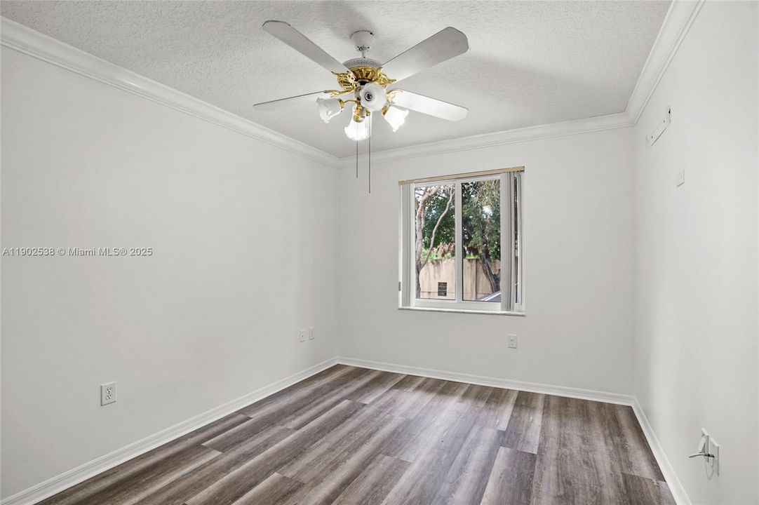 合同活跃: $799,000 (4 贝兹, 2 浴室, 2612 平方英尺)