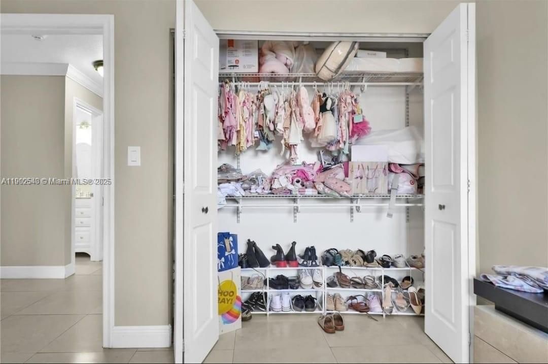 合同活跃: $560,000 (3 贝兹, 2 浴室, 1780 平方英尺)