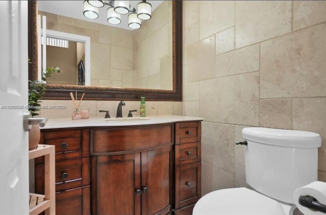 合同活跃: $560,000 (3 贝兹, 2 浴室, 1780 平方英尺)