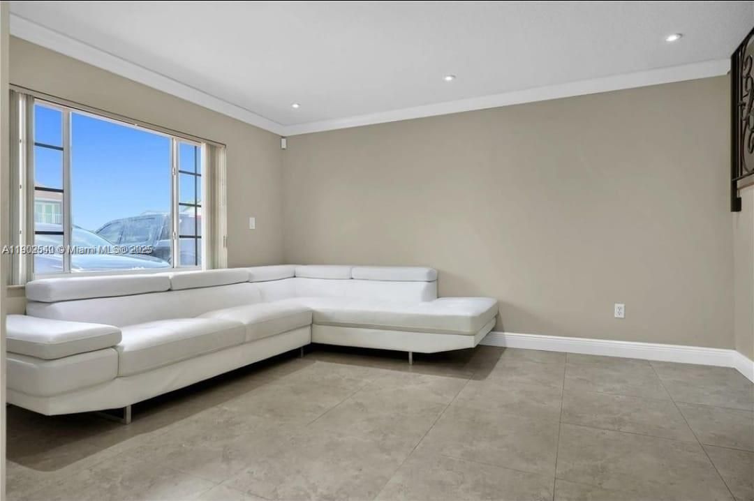 合同活跃: $560,000 (3 贝兹, 2 浴室, 1780 平方英尺)