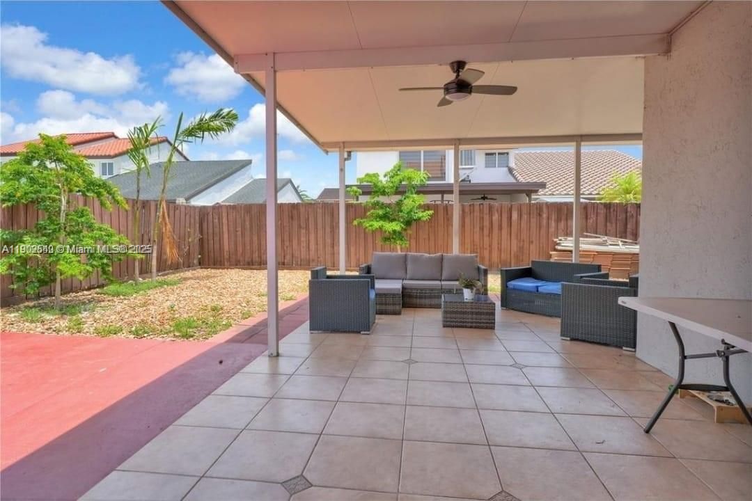 合同活跃: $560,000 (3 贝兹, 2 浴室, 1780 平方英尺)