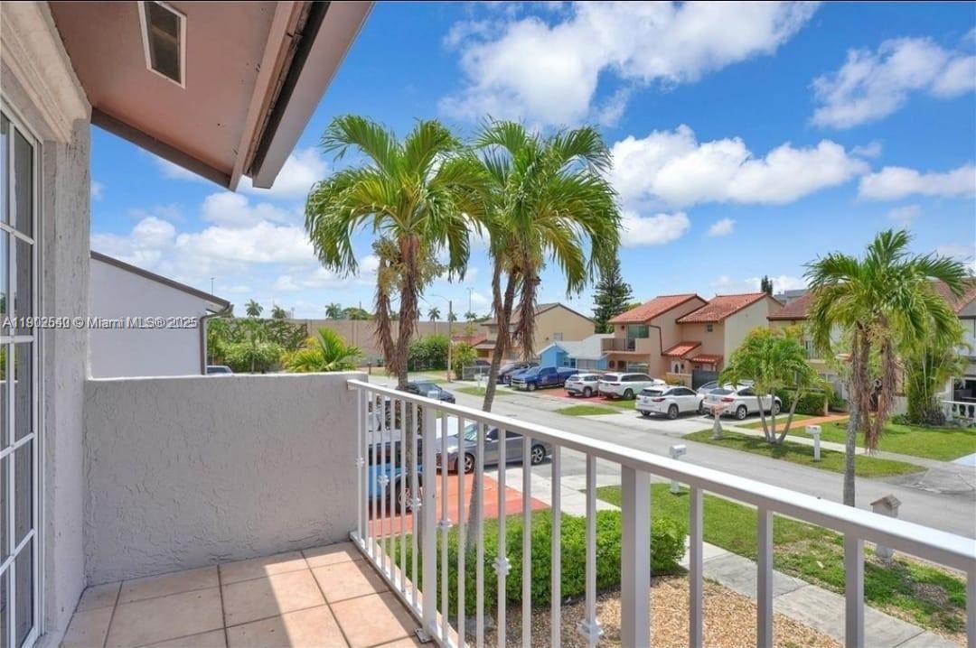 合同活跃: $560,000 (3 贝兹, 2 浴室, 1780 平方英尺)