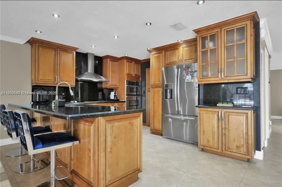 合同活跃: $560,000 (3 贝兹, 2 浴室, 1780 平方英尺)