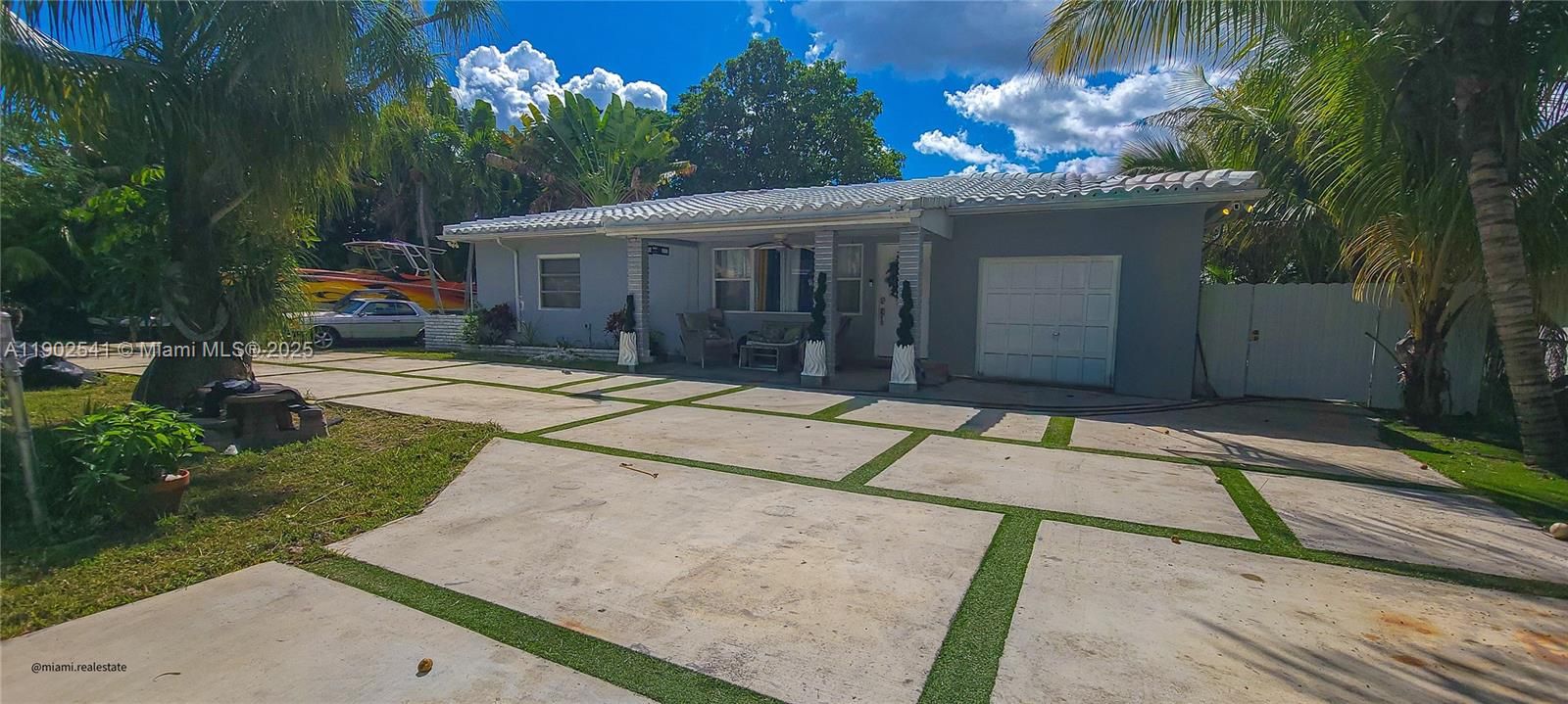 For Sale: $565,000 (3 beds, 2 baths, 1120 Square Feet)