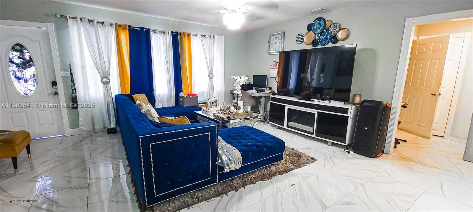 For Sale: $565,000 (3 beds, 2 baths, 1120 Square Feet)