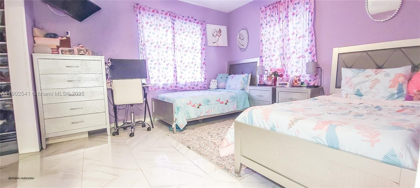 For Sale: $565,000 (3 beds, 2 baths, 1120 Square Feet)