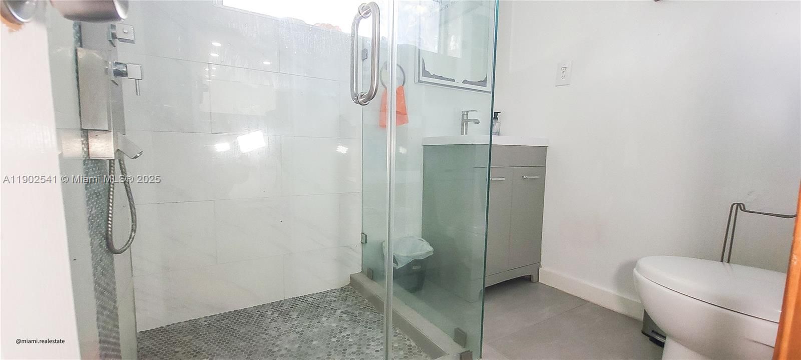 For Sale: $565,000 (3 beds, 2 baths, 1120 Square Feet)