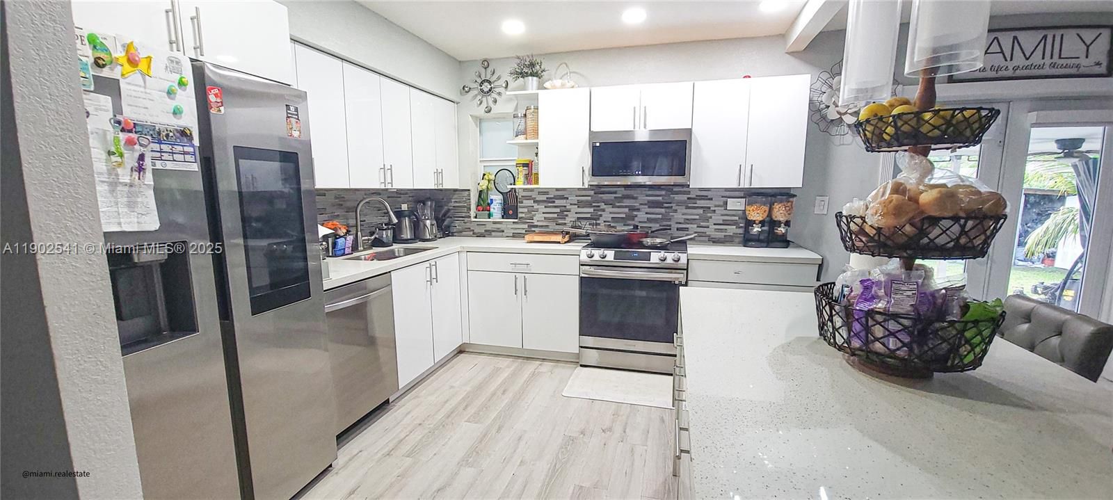 For Sale: $565,000 (3 beds, 2 baths, 1120 Square Feet)