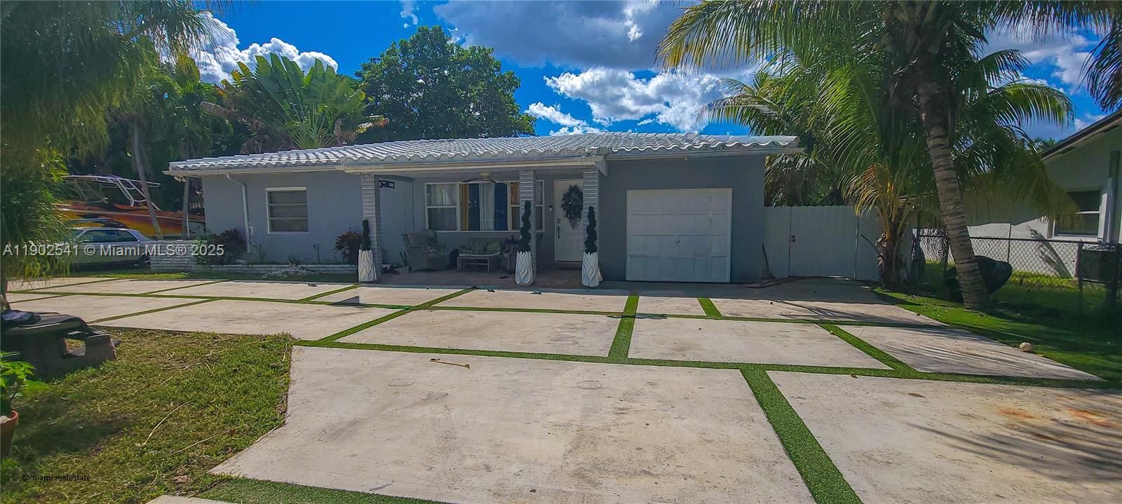 For Sale: $565,000 (3 beds, 2 baths, 1120 Square Feet)