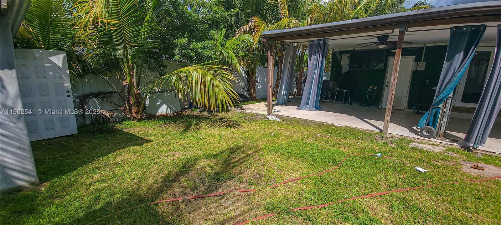 For Sale: $565,000 (3 beds, 2 baths, 1120 Square Feet)