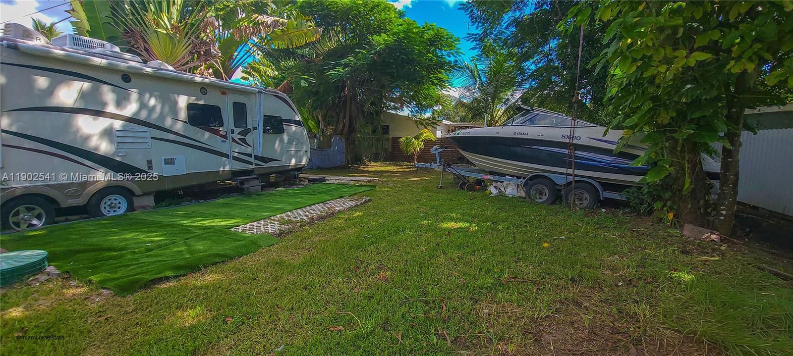 For Sale: $565,000 (3 beds, 2 baths, 1120 Square Feet)