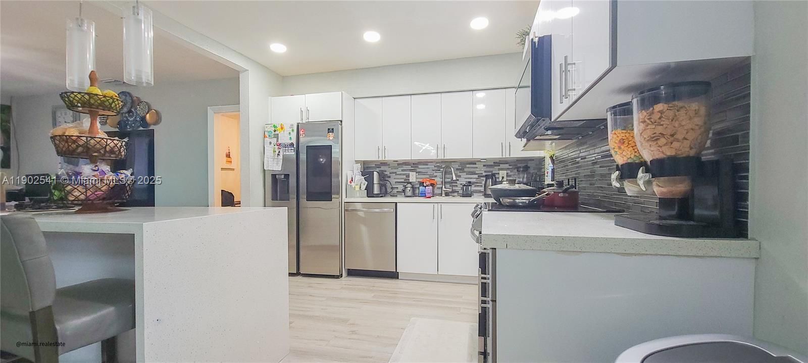 For Sale: $565,000 (3 beds, 2 baths, 1120 Square Feet)