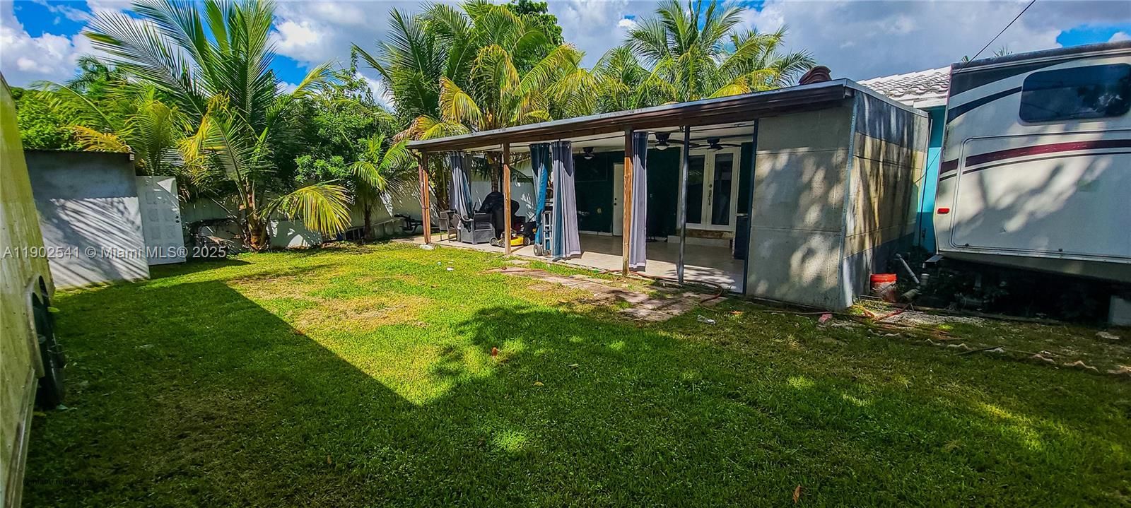 For Sale: $565,000 (3 beds, 2 baths, 1120 Square Feet)