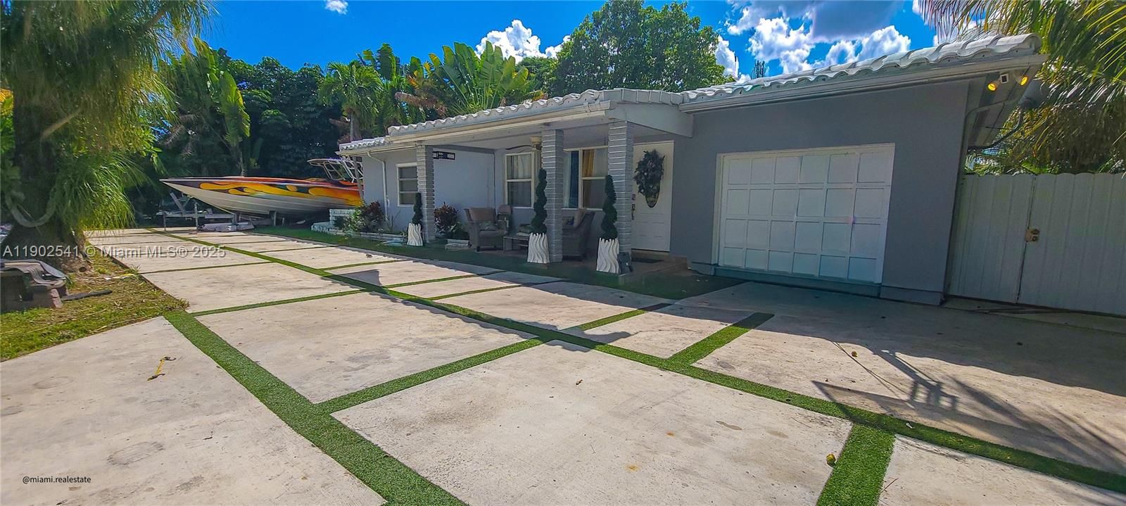 For Sale: $565,000 (3 beds, 2 baths, 1120 Square Feet)