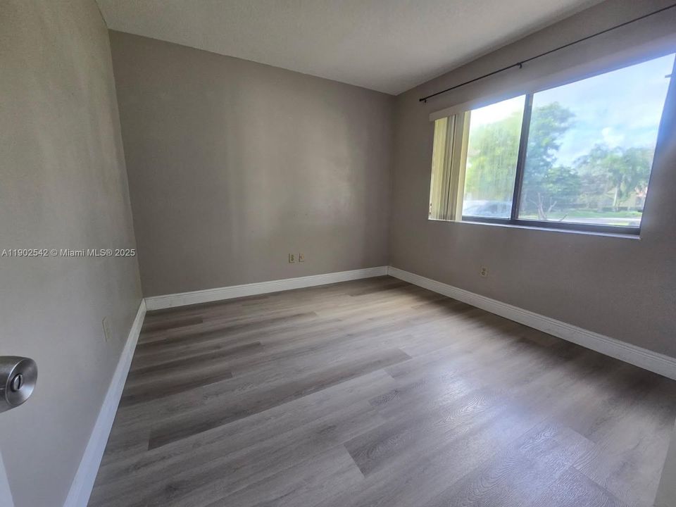 В аренду: $3,395 (3 спален, 2 ванн, 1621 Квадратных фут)