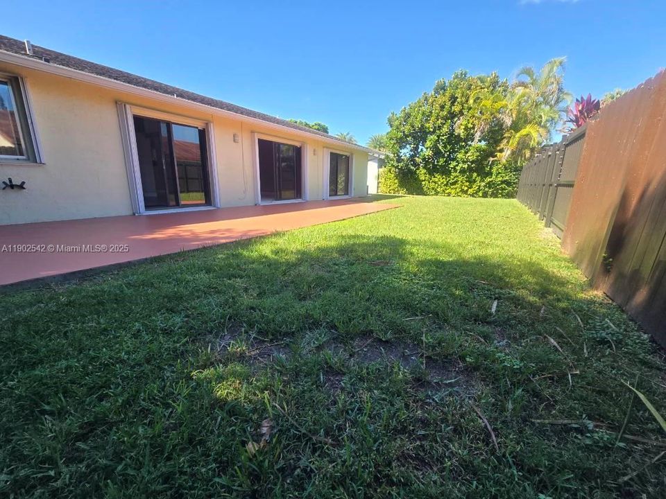 В аренду: $3,395 (3 спален, 2 ванн, 1621 Квадратных фут)