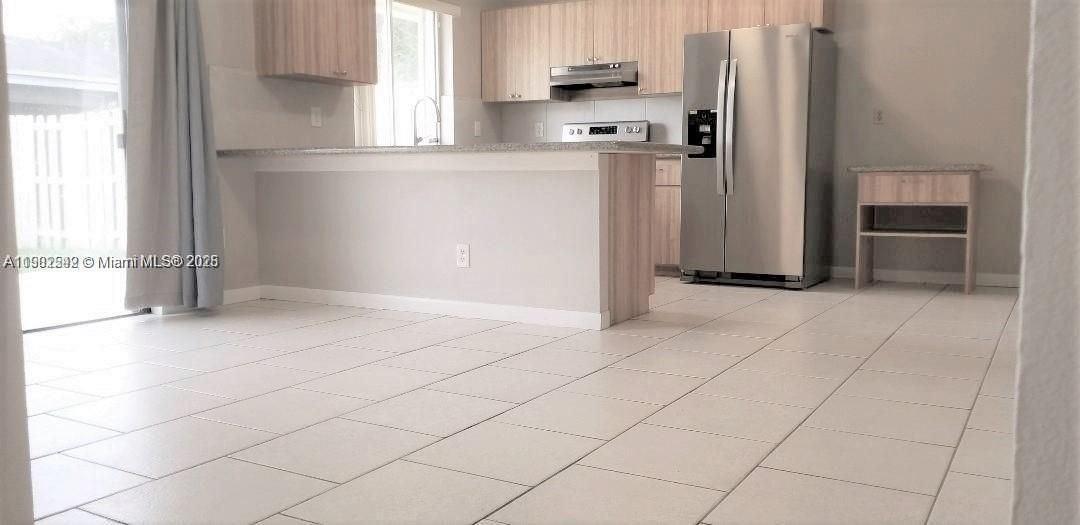 В аренду: $3,395 (3 спален, 2 ванн, 1621 Квадратных фут)