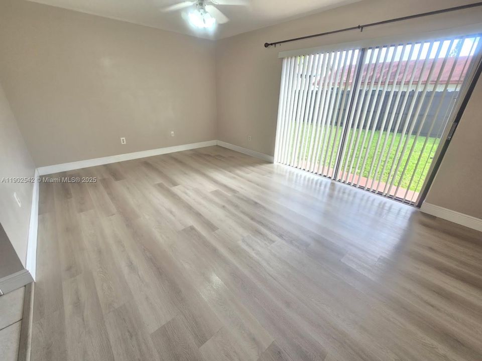 В аренду: $3,395 (3 спален, 2 ванн, 1621 Квадратных фут)