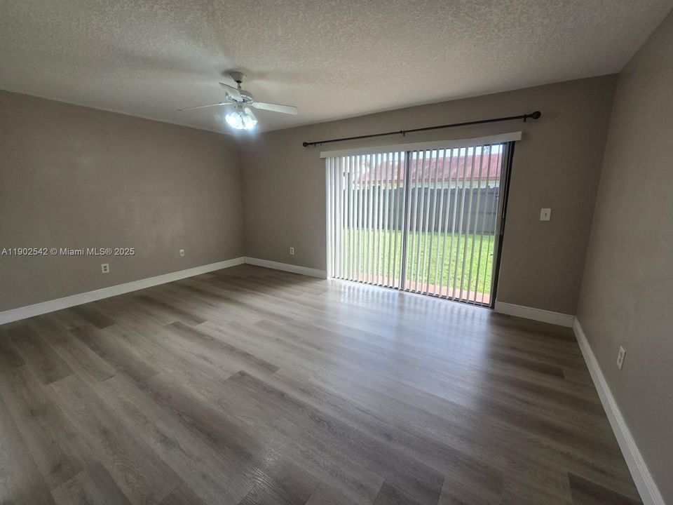 В аренду: $3,395 (3 спален, 2 ванн, 1621 Квадратных фут)