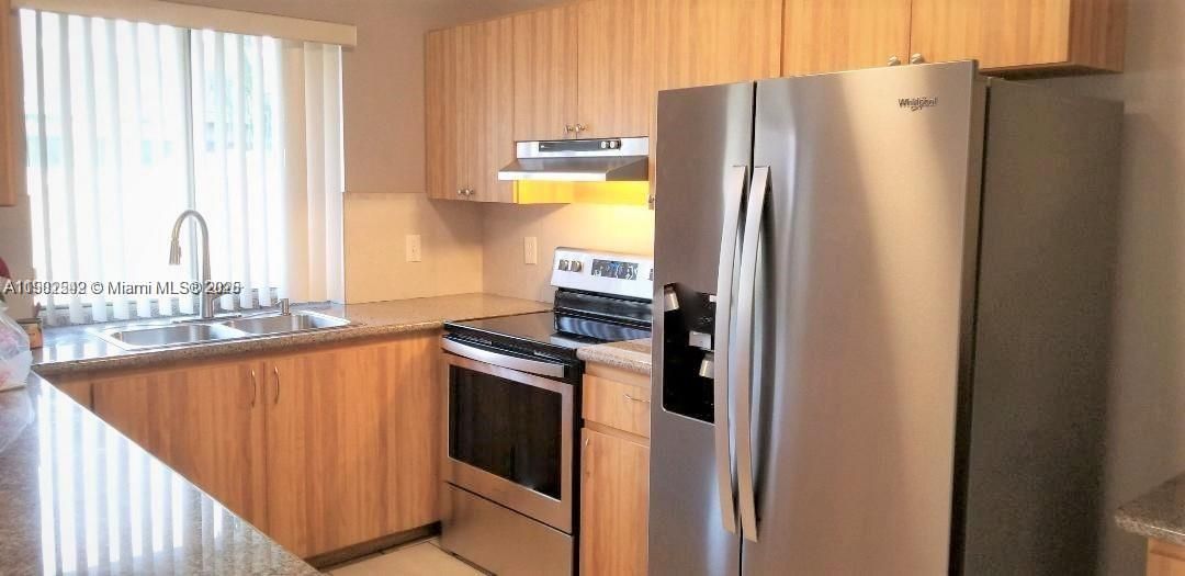 В аренду: $3,395 (3 спален, 2 ванн, 1621 Квадратных фут)