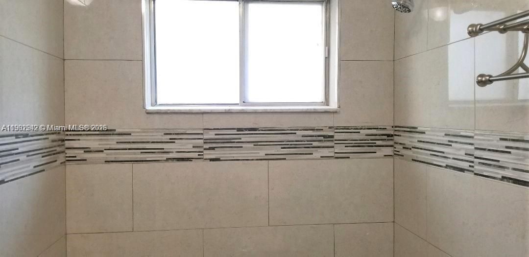 В аренду: $3,395 (3 спален, 2 ванн, 1621 Квадратных фут)