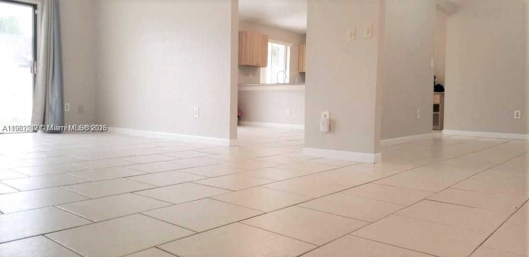 В аренду: $3,395 (3 спален, 2 ванн, 1621 Квадратных фут)