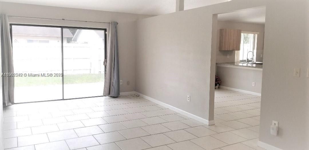 В аренду: $3,395 (3 спален, 2 ванн, 1621 Квадратных фут)