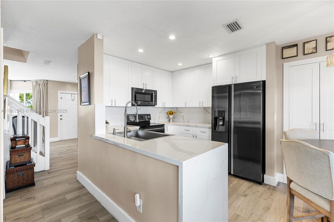 For Sale: $460,000 (3 beds, 2 baths, 1468 Square Feet)