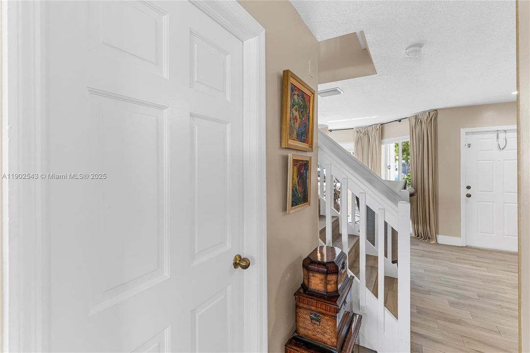 For Sale: $460,000 (3 beds, 2 baths, 1468 Square Feet)