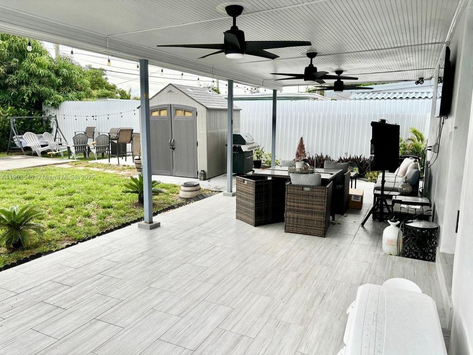 For Sale: $599,000 (4 beds, 2 baths, 1560 Square Feet)