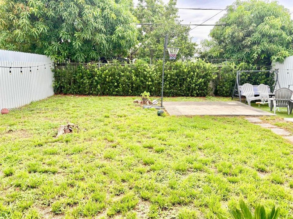 For Sale: $599,000 (4 beds, 2 baths, 1560 Square Feet)