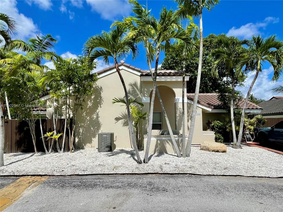 Recently Rented: $3,450 (3 beds, 2 baths, 1586 Square Feet)