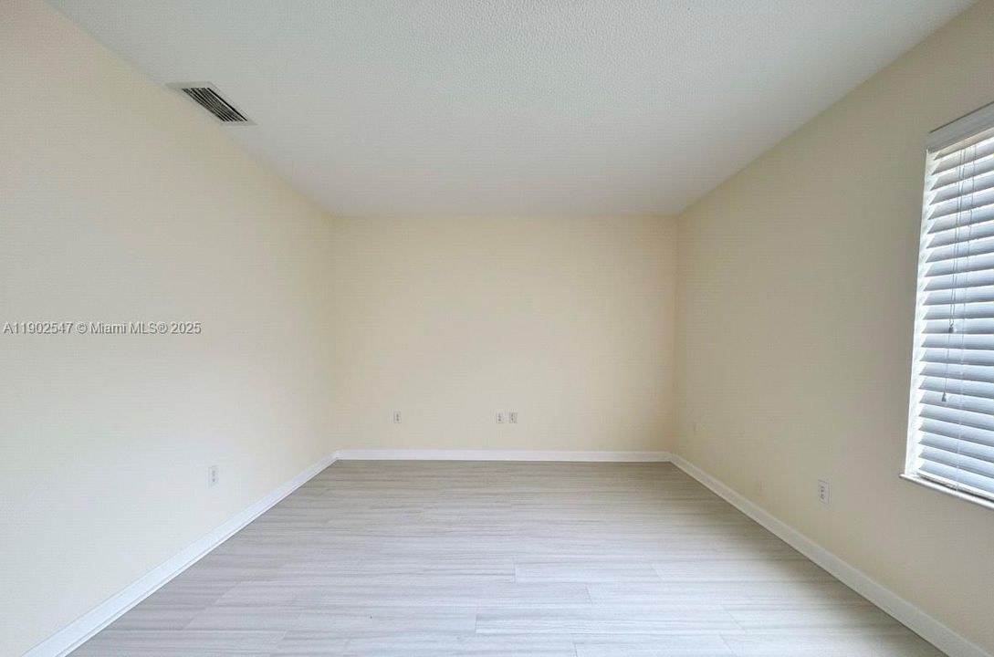 Recently Rented: $3,450 (3 beds, 2 baths, 1586 Square Feet)