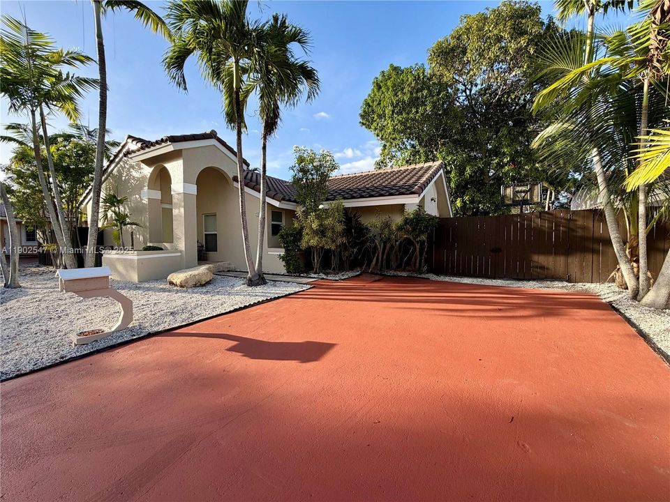 Recently Rented: $3,450 (3 beds, 2 baths, 1586 Square Feet)