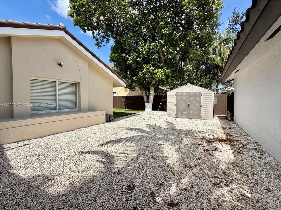 Recently Rented: $3,450 (3 beds, 2 baths, 1586 Square Feet)