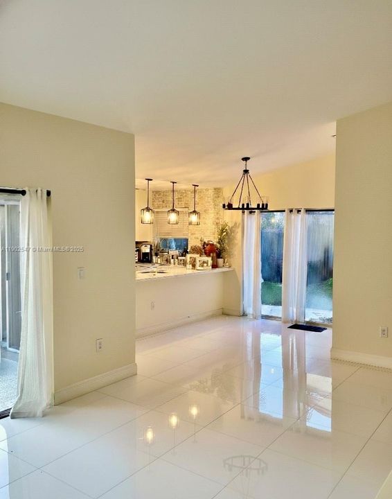 Recently Rented: $3,450 (3 beds, 2 baths, 1586 Square Feet)