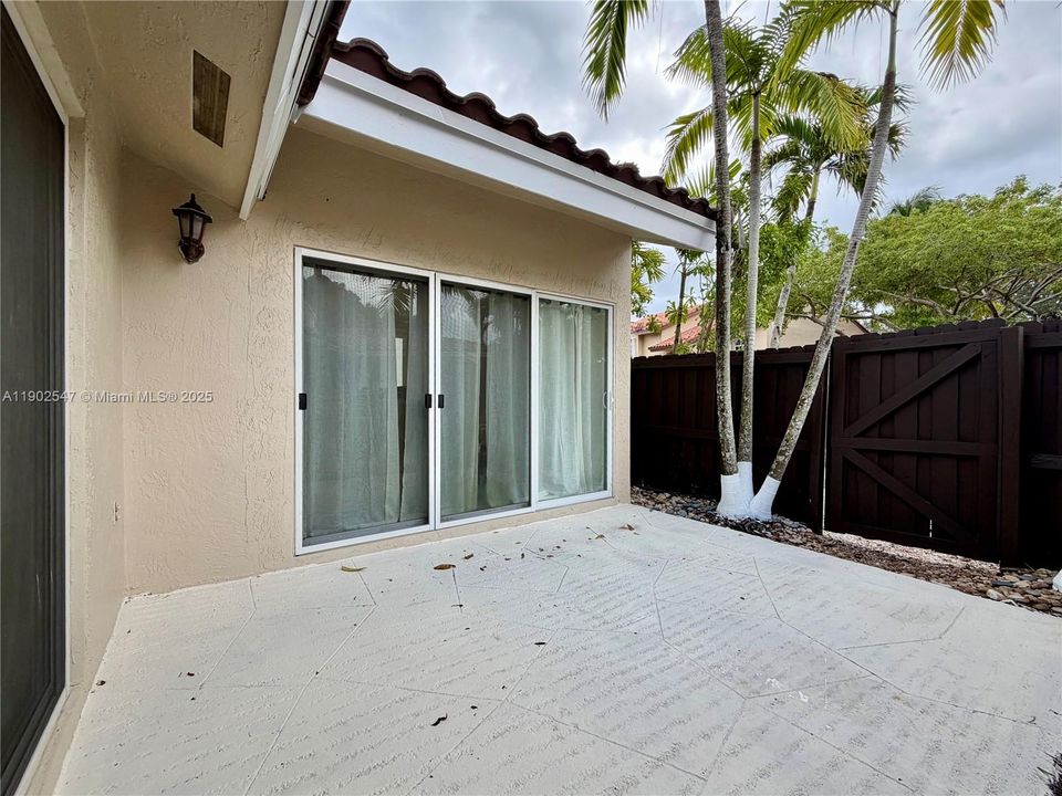 Recently Rented: $3,450 (3 beds, 2 baths, 1586 Square Feet)