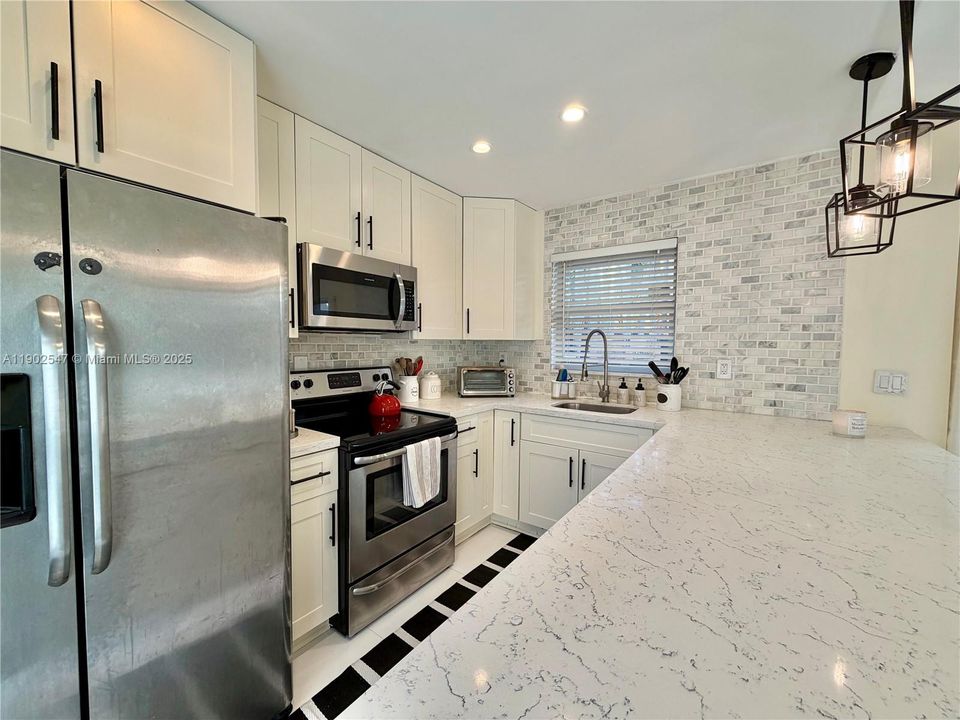 Recently Rented: $3,450 (3 beds, 2 baths, 1586 Square Feet)