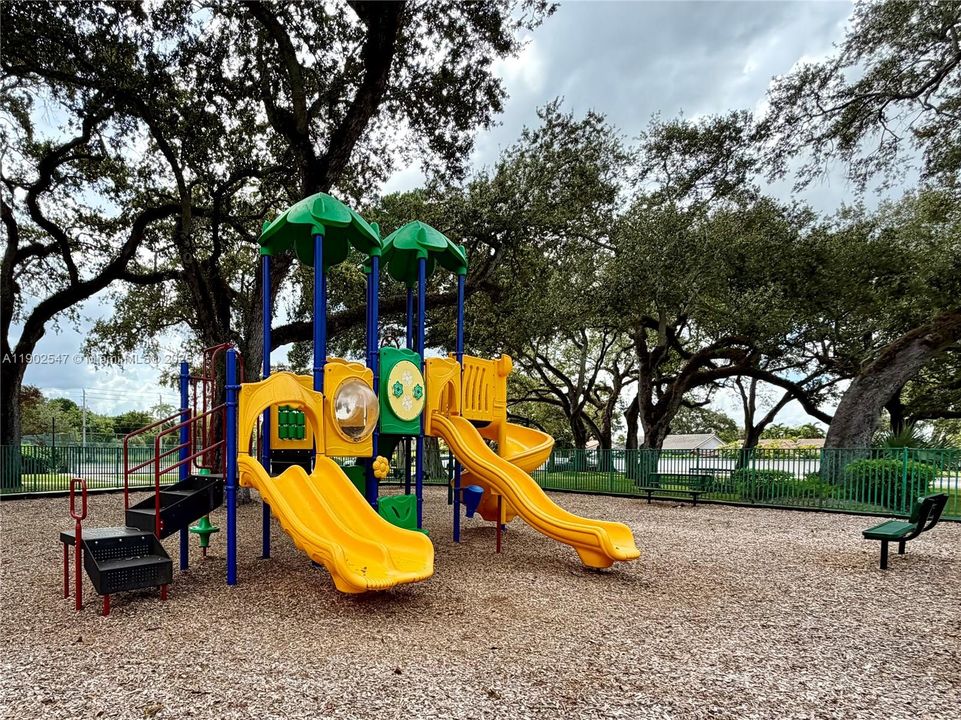 Recently Rented: $3,450 (3 beds, 2 baths, 1586 Square Feet)