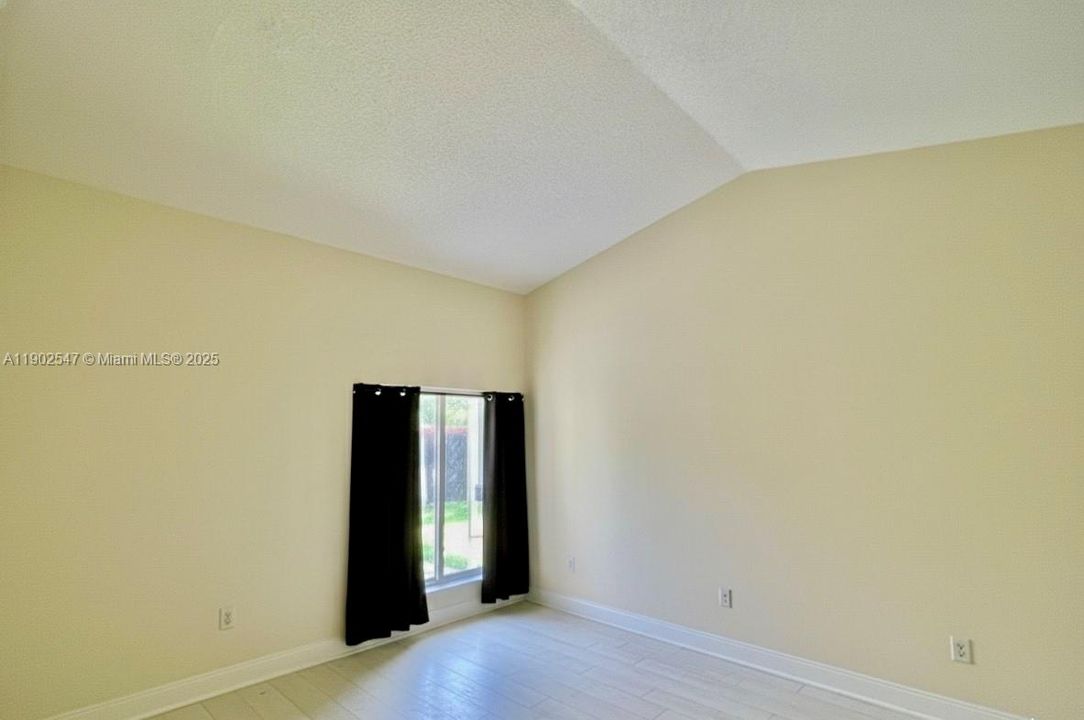 Recently Rented: $3,450 (3 beds, 2 baths, 1586 Square Feet)