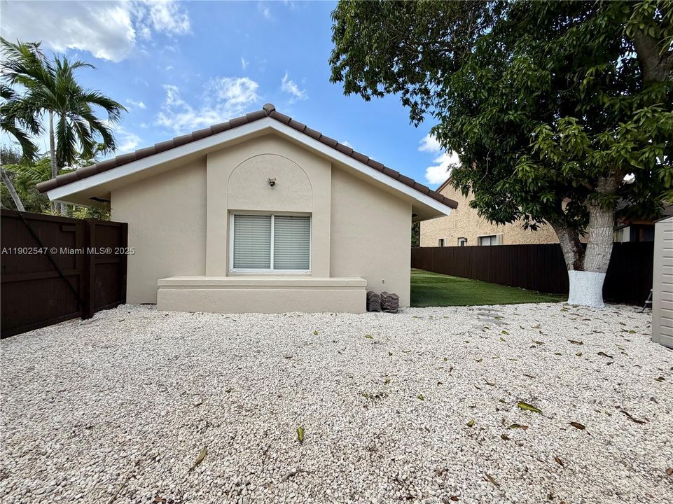 Recently Rented: $3,450 (3 beds, 2 baths, 1586 Square Feet)