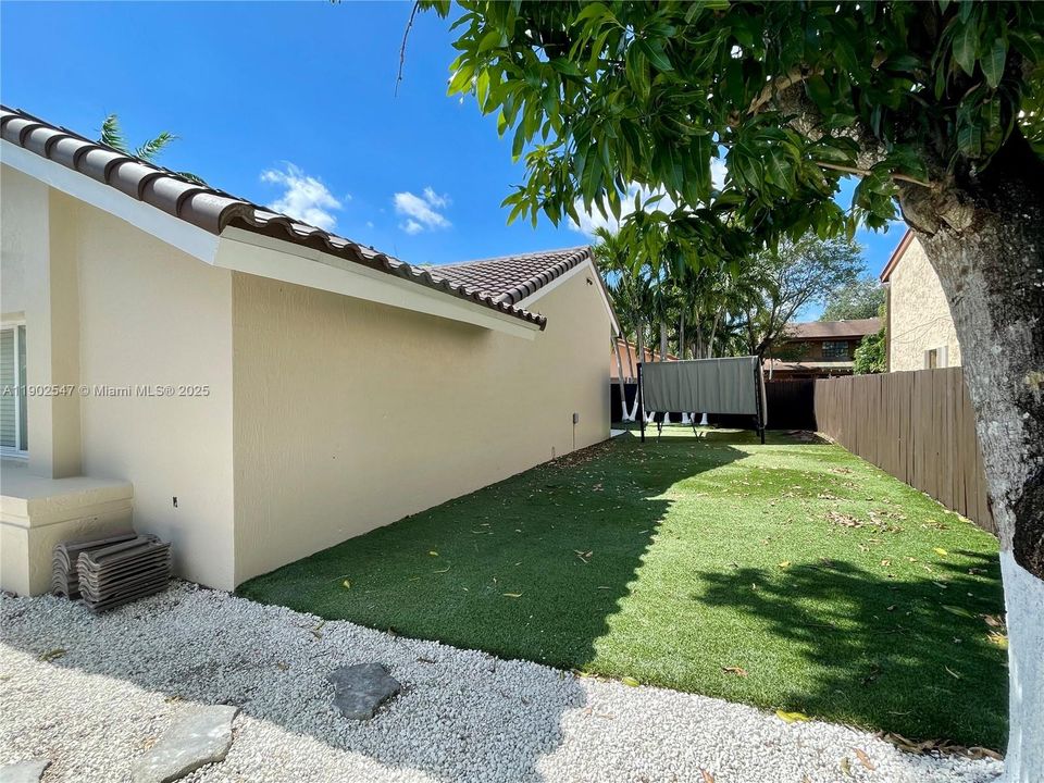 Recently Rented: $3,450 (3 beds, 2 baths, 1586 Square Feet)